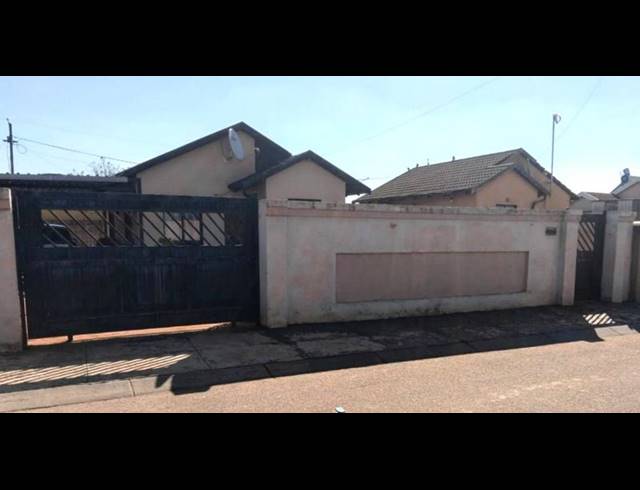 2 BEDROOM HOUSE FOR SALE IN PROTEA GLEN